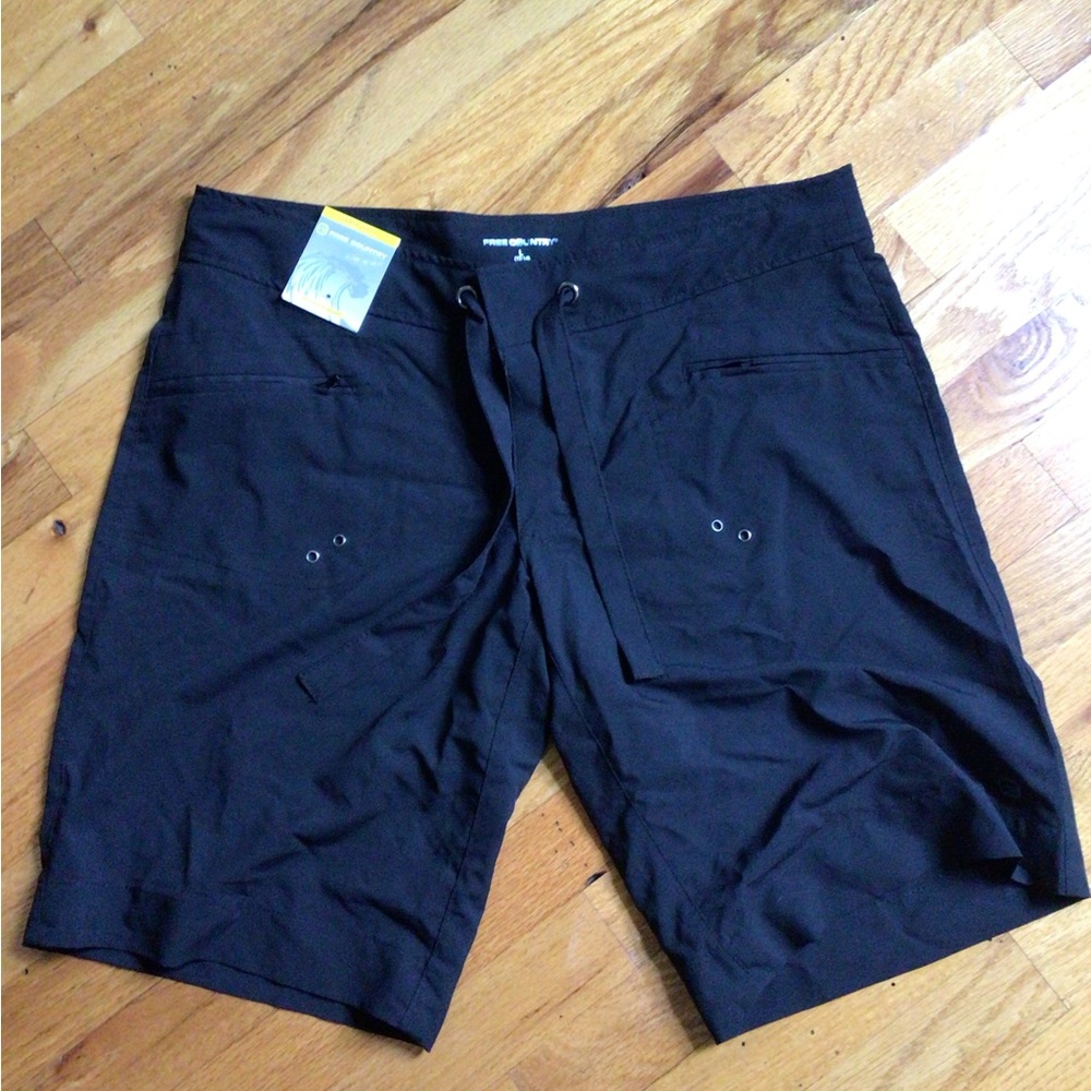 NWT LADIES FREE COUNTRY BURMUDA SHORTS SZ 12-14 BLACK